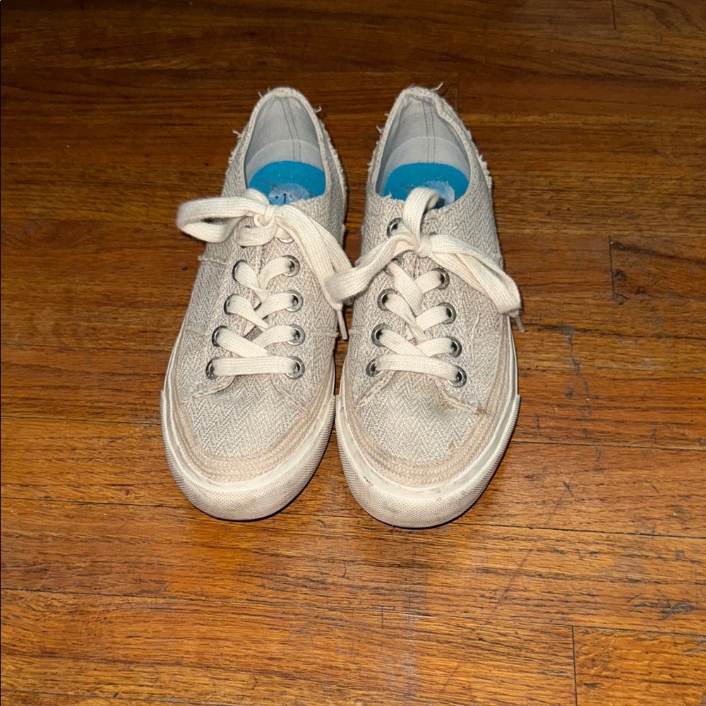 Casual Cream Flats for Women